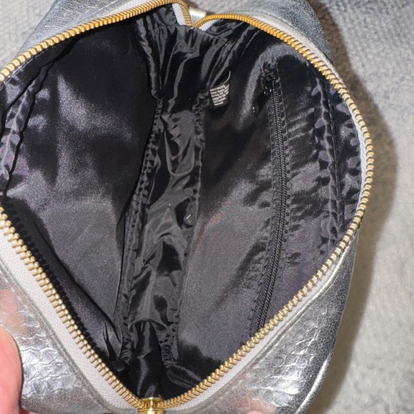 Victoria's Secret VS Metallic Silver Crossbody Purse Bag NWT - Picture 4 of 6